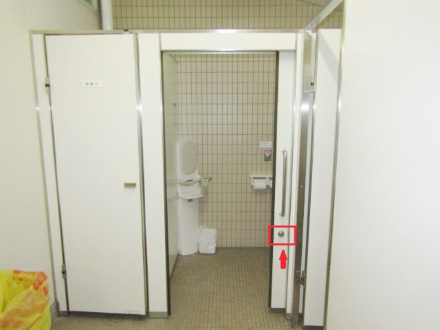 名古屋市中区　某施設トイレ　ハンガー扉　錠交換